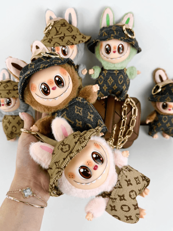 М'яка іграшка Лабубу The Monsters Labubu в комбінезоні Gucci (колір в асортименті)